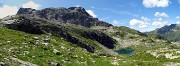 40 Disceso lungo ghiaione pietroso ecco il Lago dei Curiosi